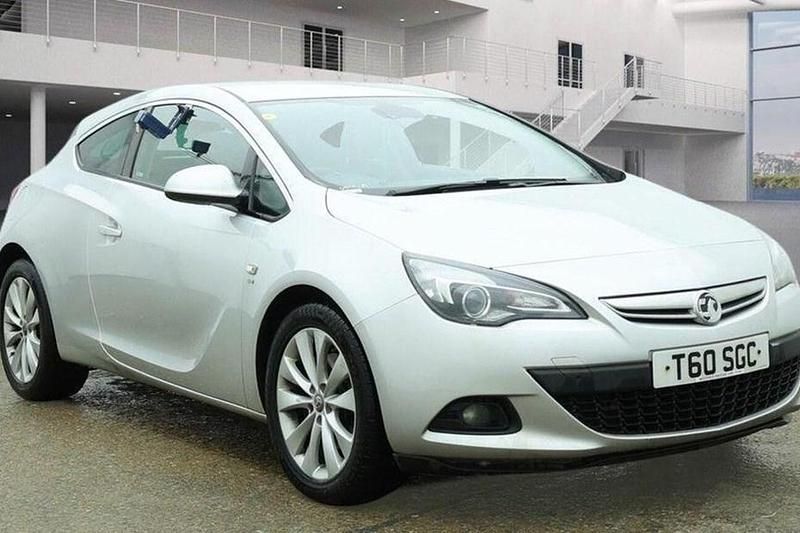 Used Vauxhall Astra GTC SRi 140 HP (102 kW) 2017 Silver Coupe
