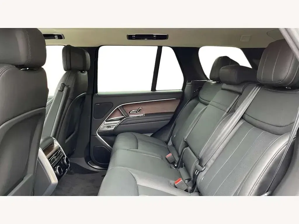 Usado Land Rover Range Rover SE 300 CV (220 kW) 2024 Plateado SUV