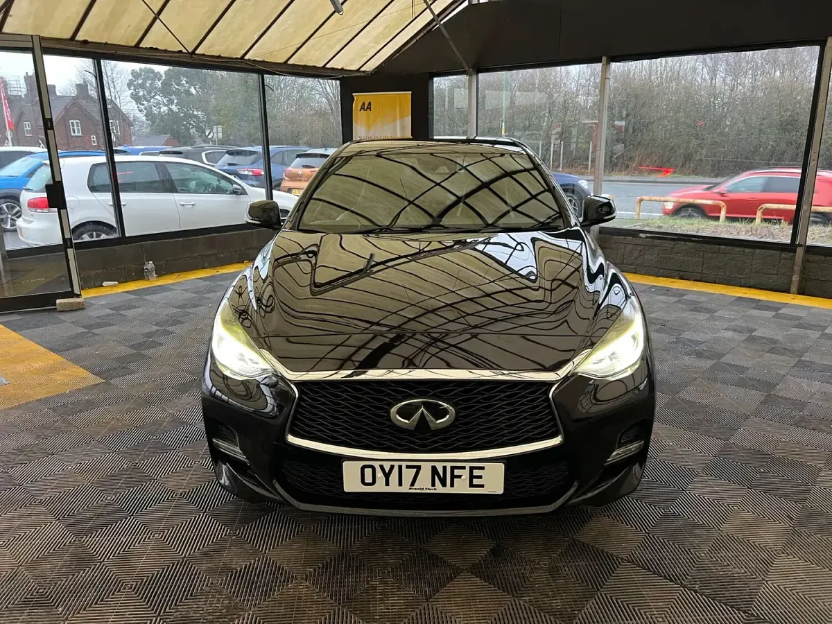 Used Infiniti Q30 Sport Tech 211 HP (155 kW) 2017 Black Hatchback