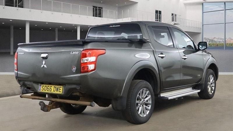 Used Mitsubishi L200 2017 Green Pickup