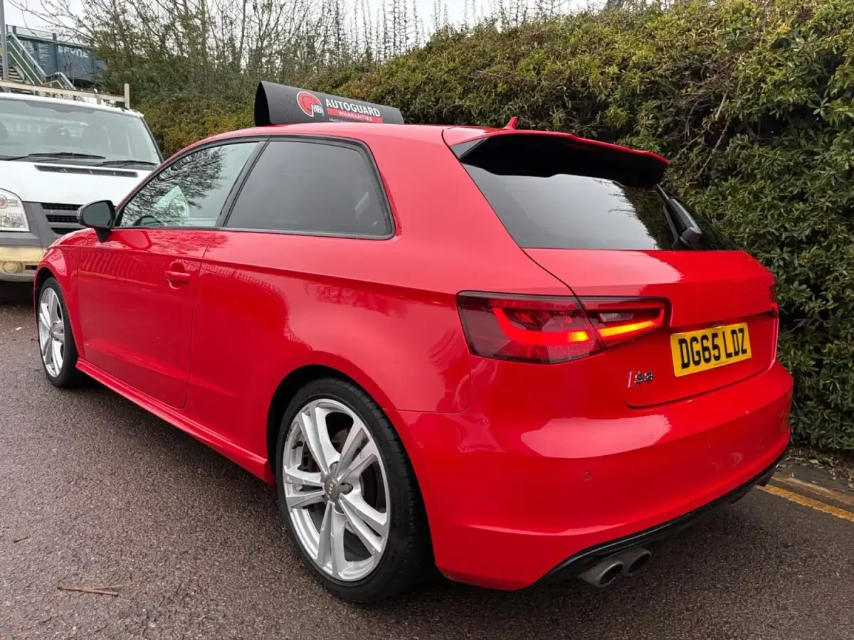 Usado Audi S3 Sportback Comfort 300 HP (220 kW) 2015 Vermelho Citadino