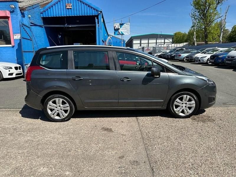 Used Peugeot 5008 Active 115 HP (84 kW) 2014 Grey MPV