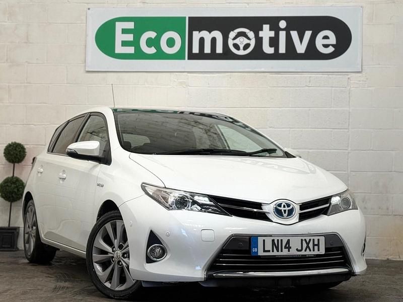 Used Toyota Auris Hybrid 2014 White Hatchback