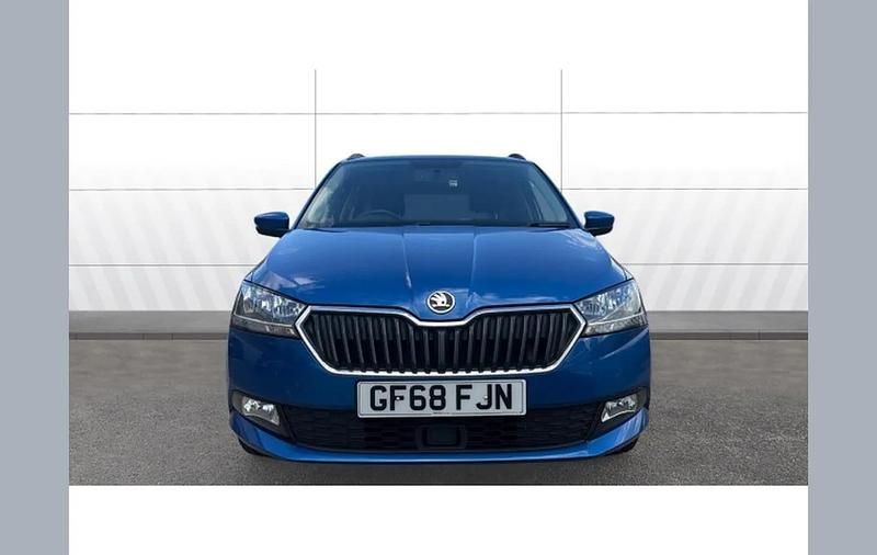 Used Skoda Fabia SE 95 HP (69 kW) 2018 Blue Estate