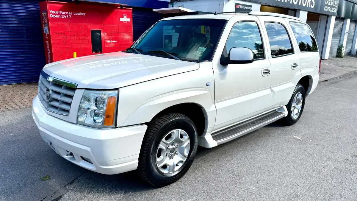 Used Cadillac Escalade 349 HP (256 kW) 2004 White