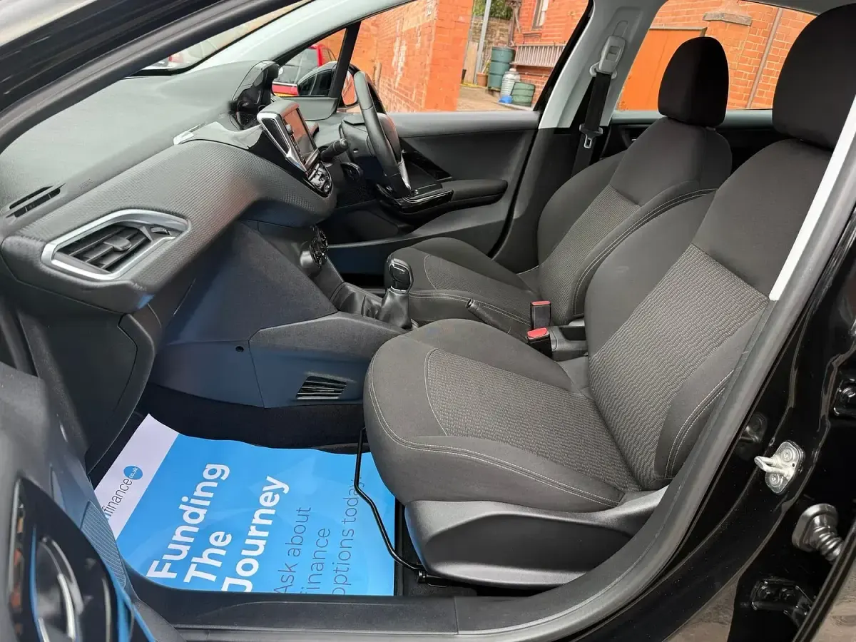 Used Peugeot 208 Active 82 HP (60 kW) 2017 Black Hatchback