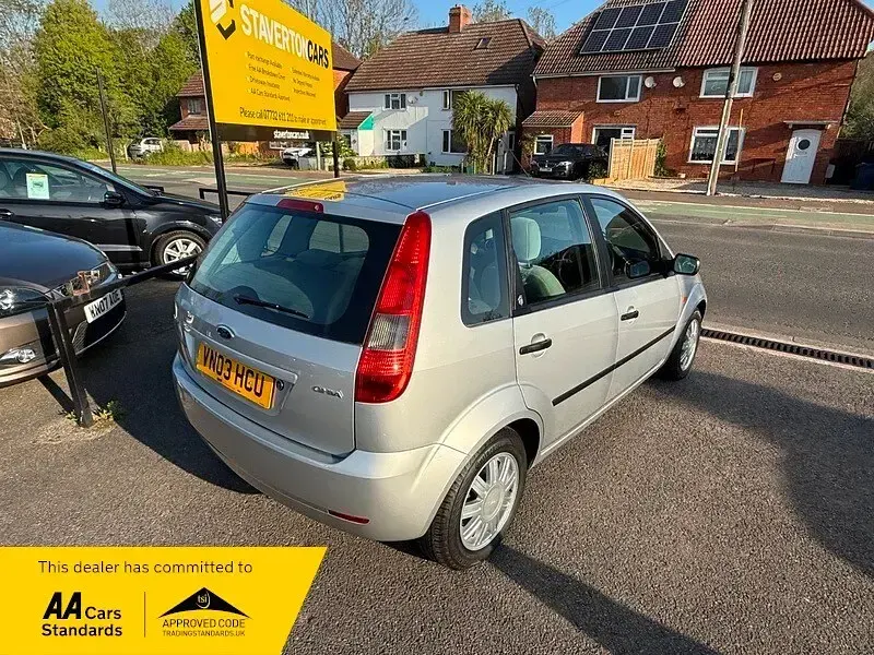Used Ford Fiesta Ghia 80 HP (58 kW) 2003 Silver Hatchback