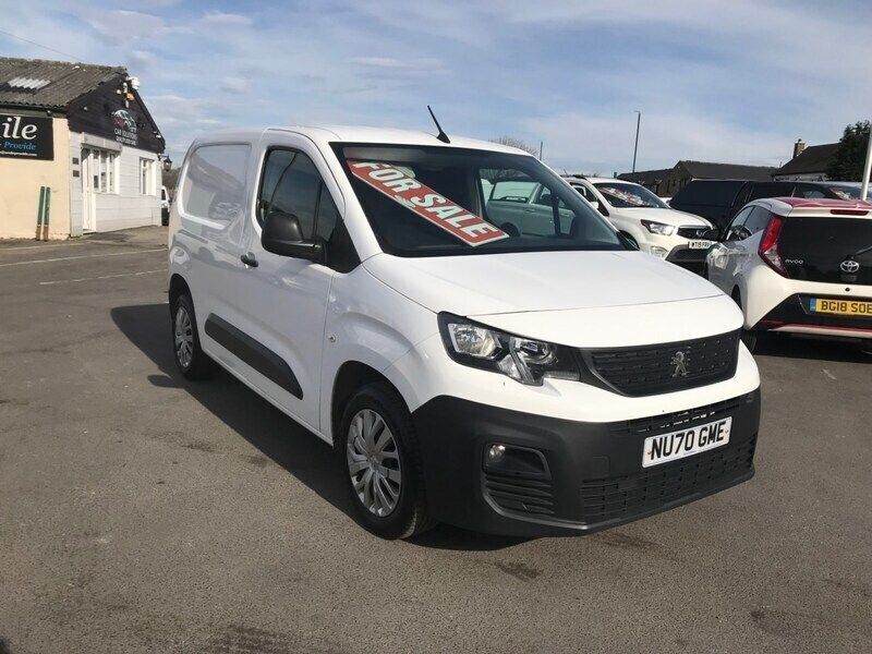 White Used 2020 Peugeot Partner MPV | £6,490 (Fair price) - Image 1/4