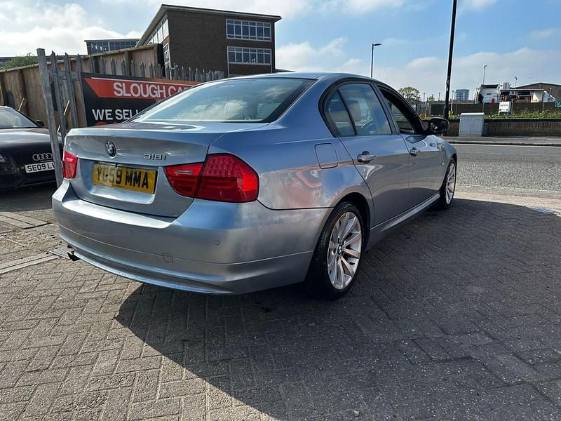 Begagnad BMW 318 143 HK (105 kW) 2009 Blå Sedan