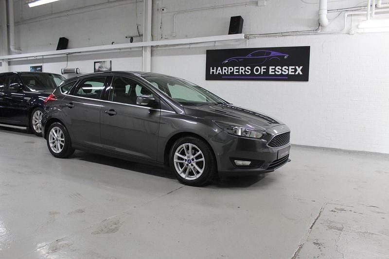 Grey Used 2015 Ford Focus Zetec Hatchback | £3,495 (Good price) - Image 1/4