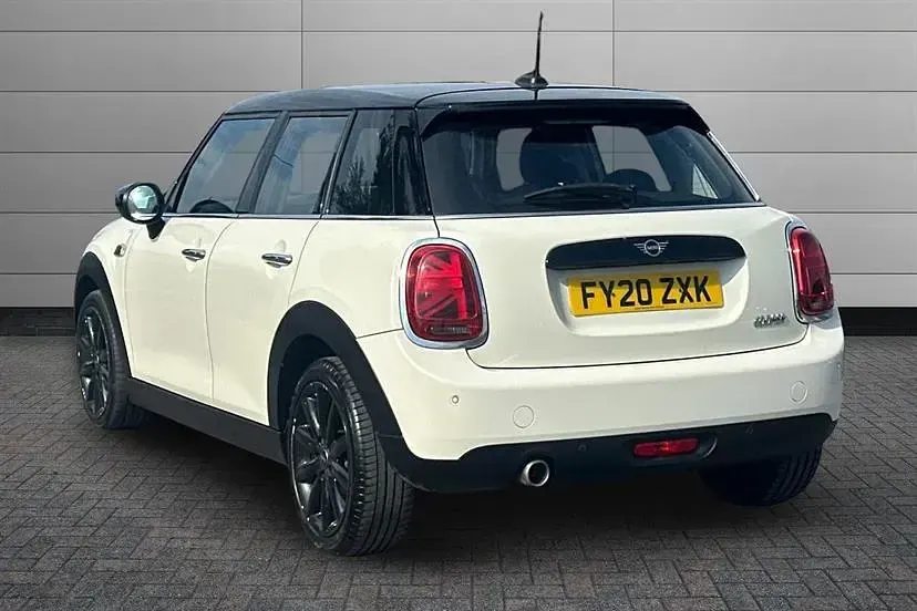 Usado Mini Cooper Classic 136 HP (100 kW) 2020 Branco Citadino