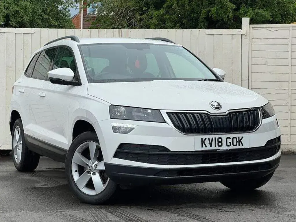 Used Skoda Karoq SE 115 HP (84 kW) 2018 White SUV