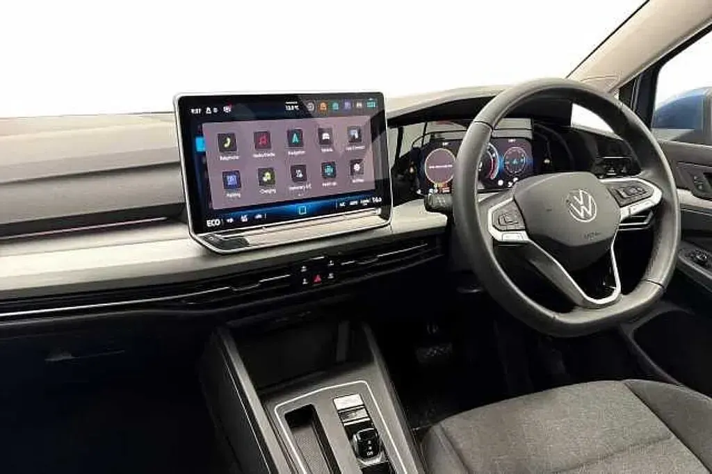 Second-hand VW Golf VIII 204 CP (150 kW) 2025