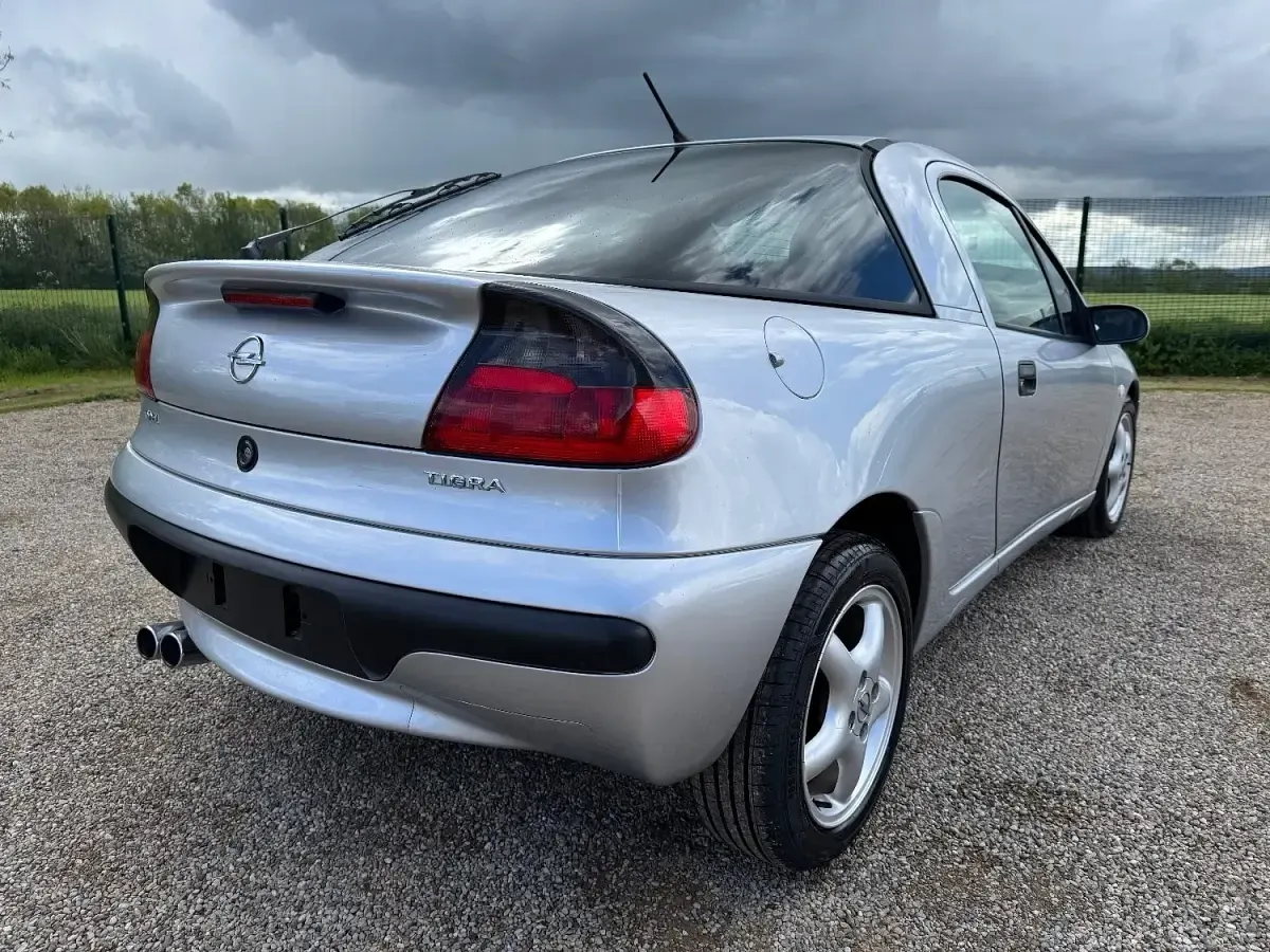 Używany Vauxhall Tigra 1998 Srebrny Coupe