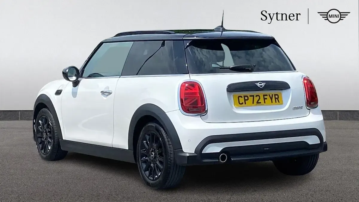 Used Mini Cooper Classic 134 HP (98 kW) 2022 White Hatchback