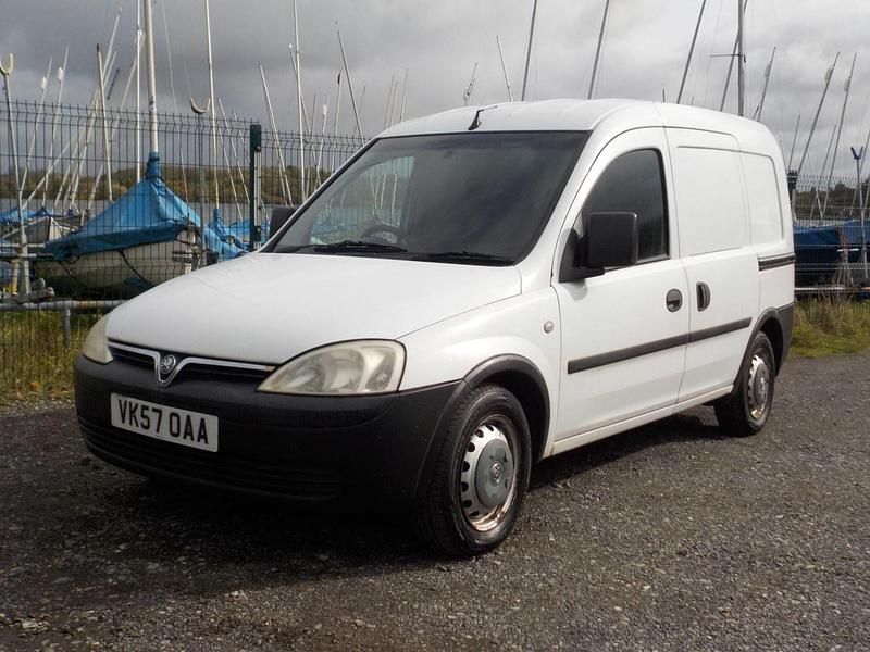 White Used 2007 Vauxhall Combo MPV | £1,695 (A bit pricey) - Image 1/4