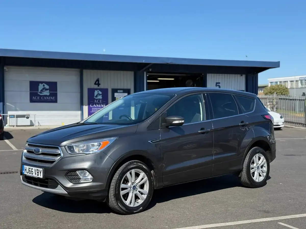 Begagnad Ford Kuga Zetec 150 HK (110 kW) 2017 Grå SUV