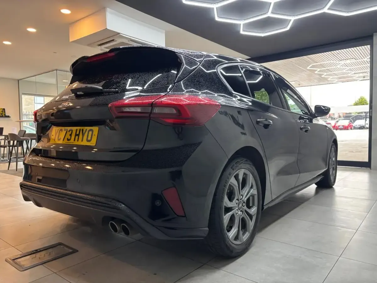 Używany Ford Focus ST-Line 2023 Czarny Hatchback