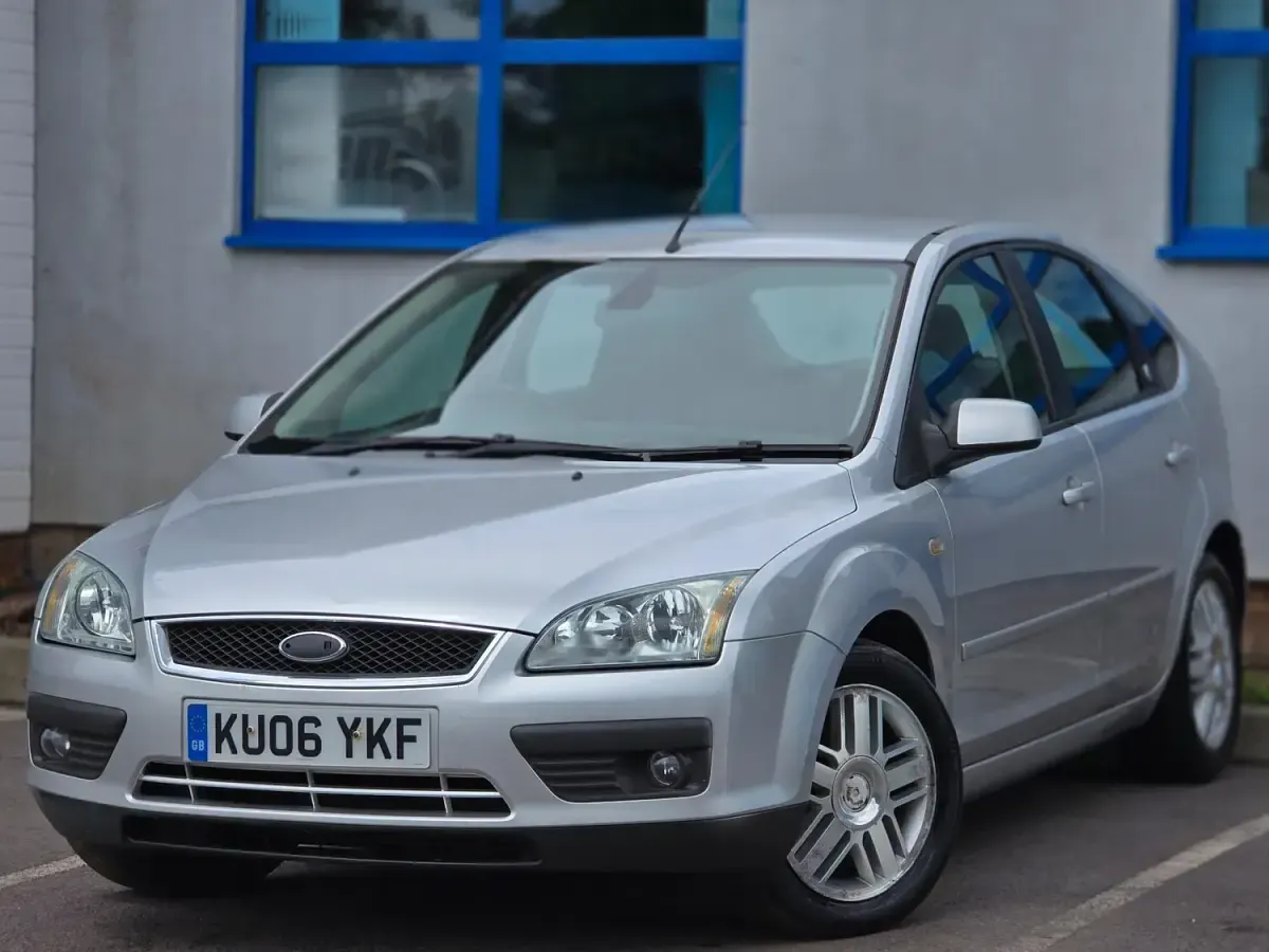 Used Ford Focus Ghia 2006 Silver Hatchback