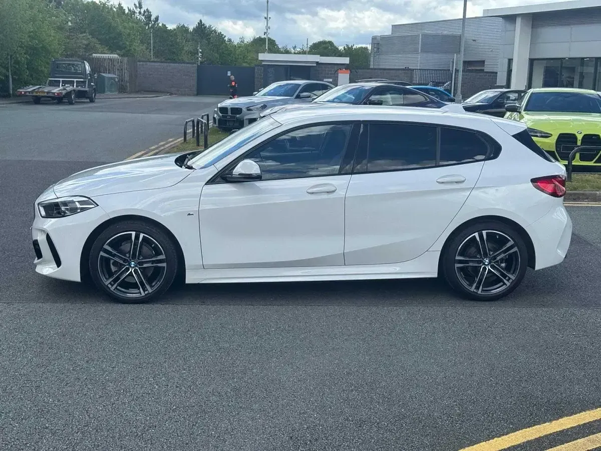 Usado BMW 118 M Sport 134 CV (98 kW) 2024 Blanco Utilitario