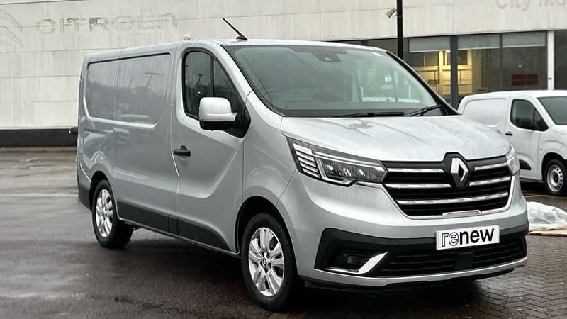 Metallic highland grey Used 2024 Renault Trafic MPV | £17,490 (Super price) - Image 1/1