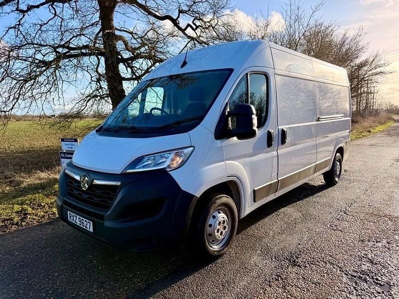 Used Vauxhall Movano 140 HP (102 kW) 2022 White MPV