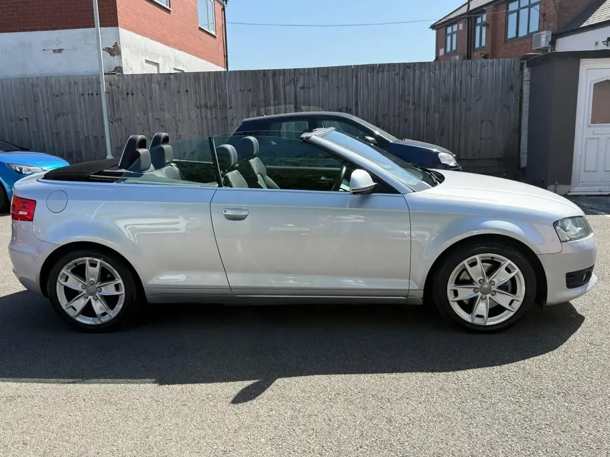 Usado Audi A3 Cabriolet Sport 200 HP (147 kW) 2010 Prateado Cabrios