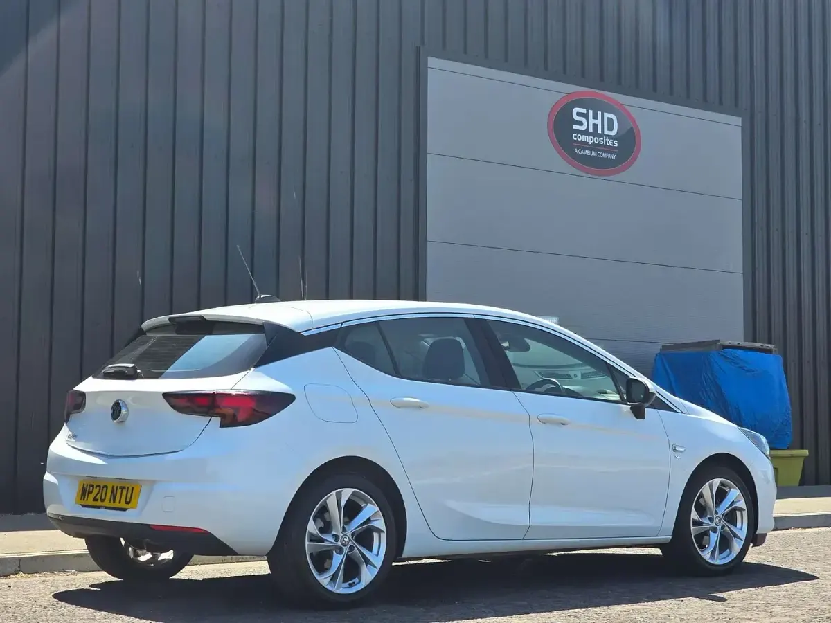 Used Vauxhall Astra SRi 145 HP (106 kW) 2020 White Hatchback