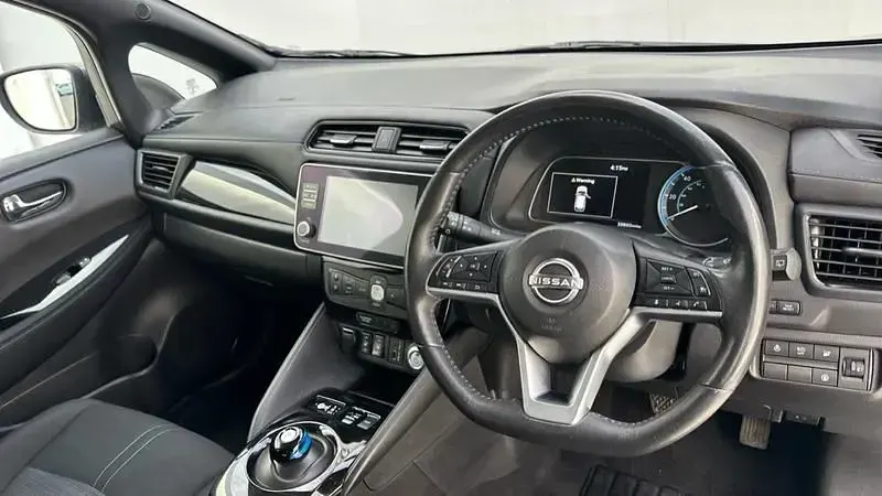 Usado Nissan Leaf N-Connecta 110 kW (150 HP) 2023 Cinzento Citadino