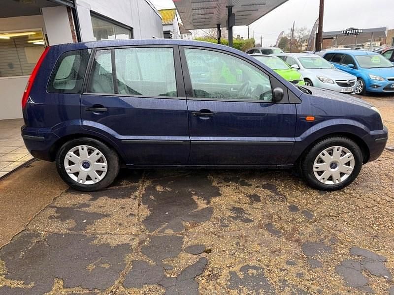 Used Ford Fusion 2003 Blue Hatchback