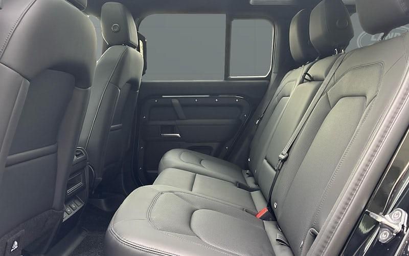 Used Land Rover Defender SE Dynamic 249 HP (183 kW) 2025 Estate