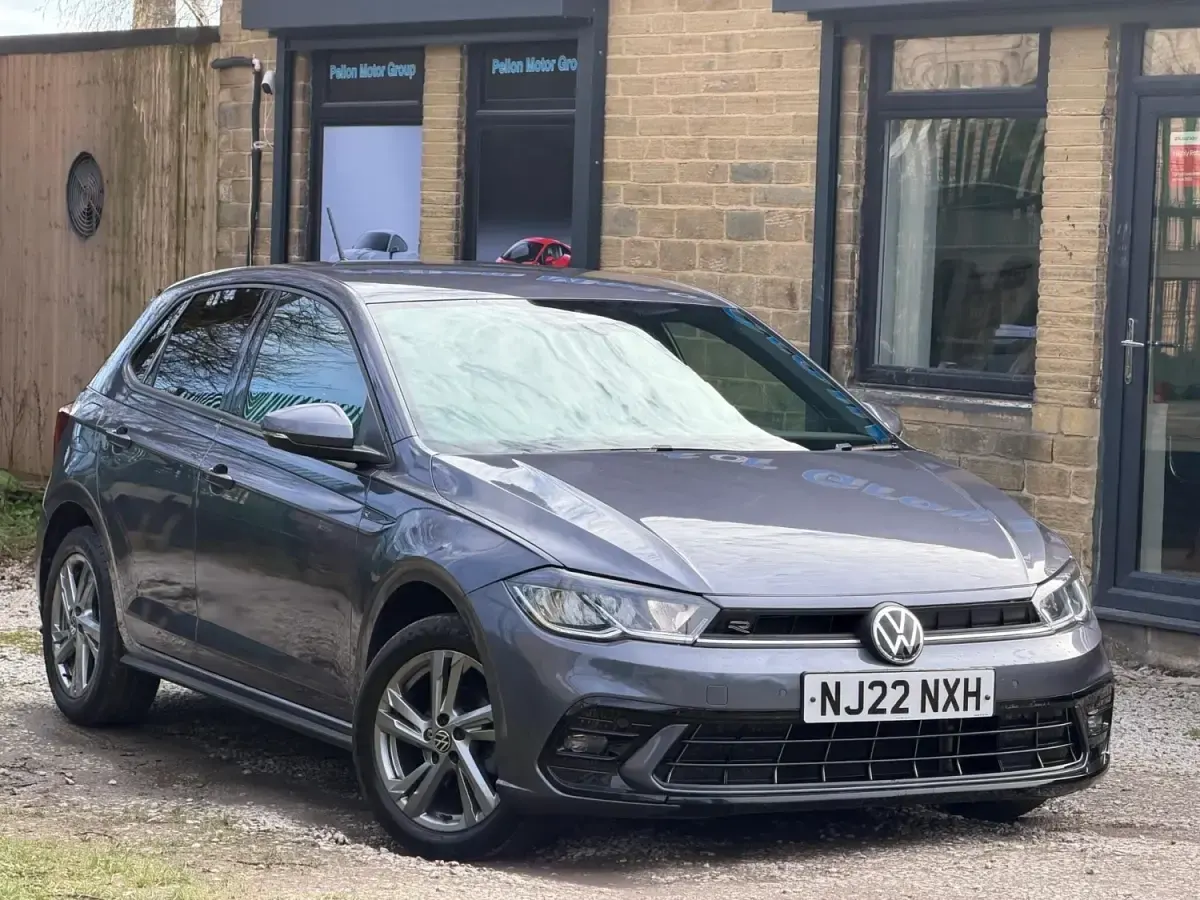 Begagnad VW Polo R-line 2022 Grå Halvkombi