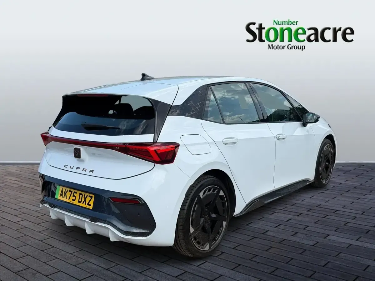 Used Cupra Born e-Boost 169 kW (231 HP) 2025 White Hatchback