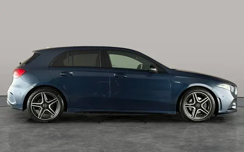 Used Mercedes A180 Executive 136 HP (100 kW) 2022 Blue Hatchback