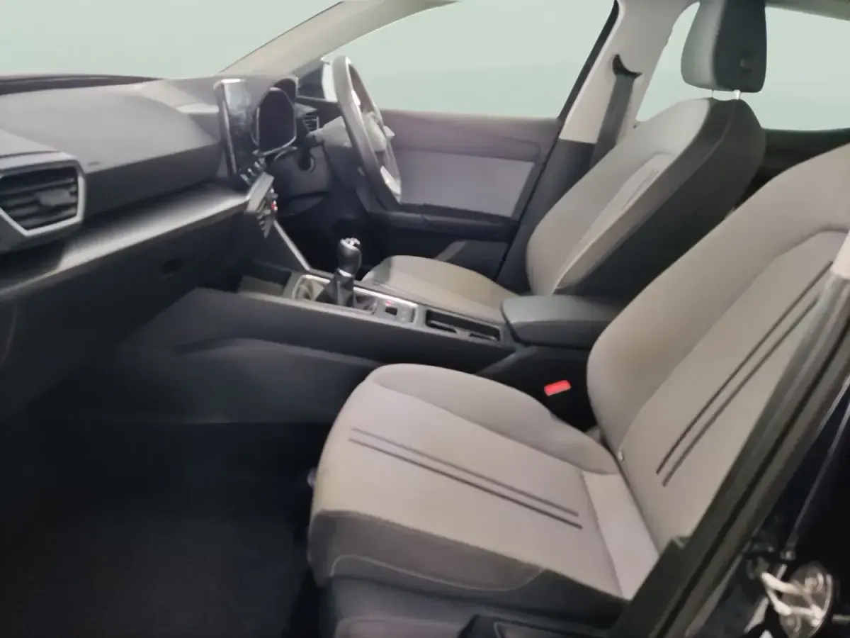 Used Seat Leon SE Dynamic 2022 Blue Hatchback