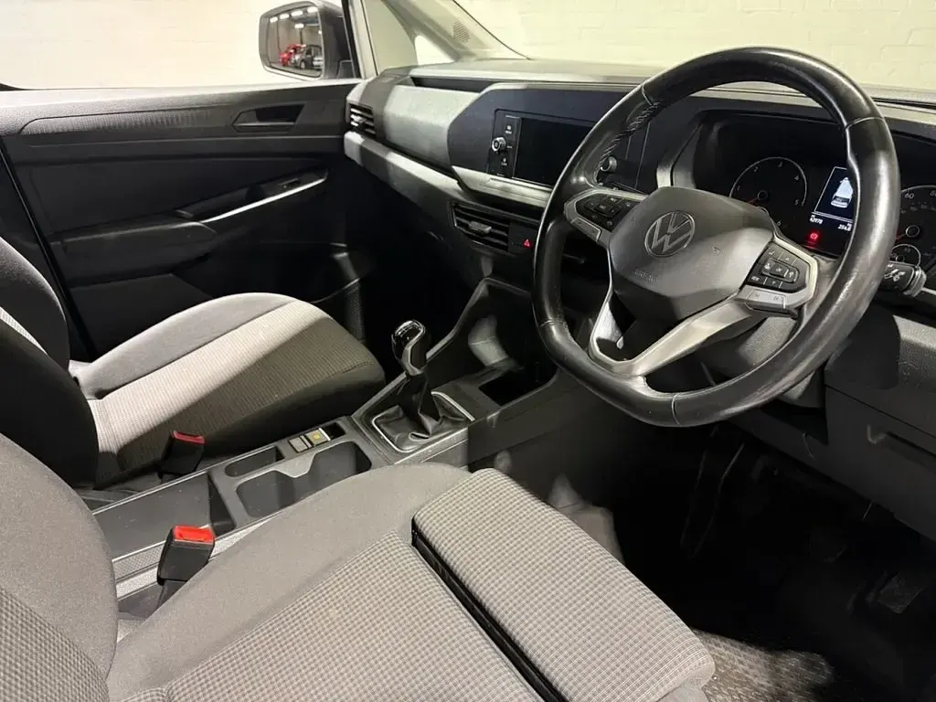 Begagnad VW Caddy S 2021 Vit Minibuss