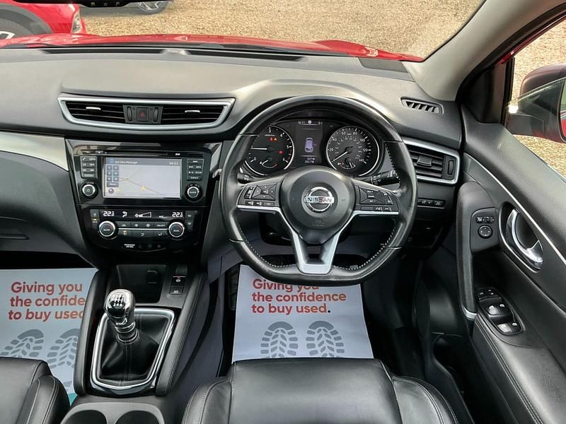 Used Nissan Qashqai N-Connecta 2018 Red SUV