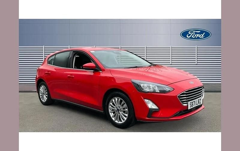 Used Ford Focus Titanium 125 HP (91 kW) 2022 Red Hatchback