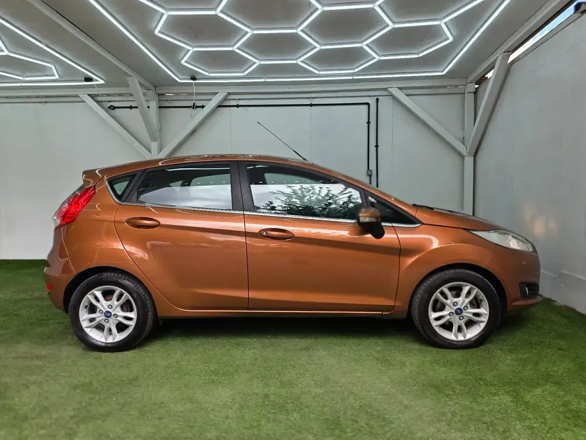 Used Ford Fiesta Zetec 120 HP (88 kW) 2014 Yellow Hatchback