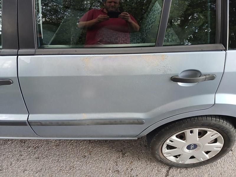 Used Ford Fusion 80 HP (58 kW) 2005 Blue Hatchback