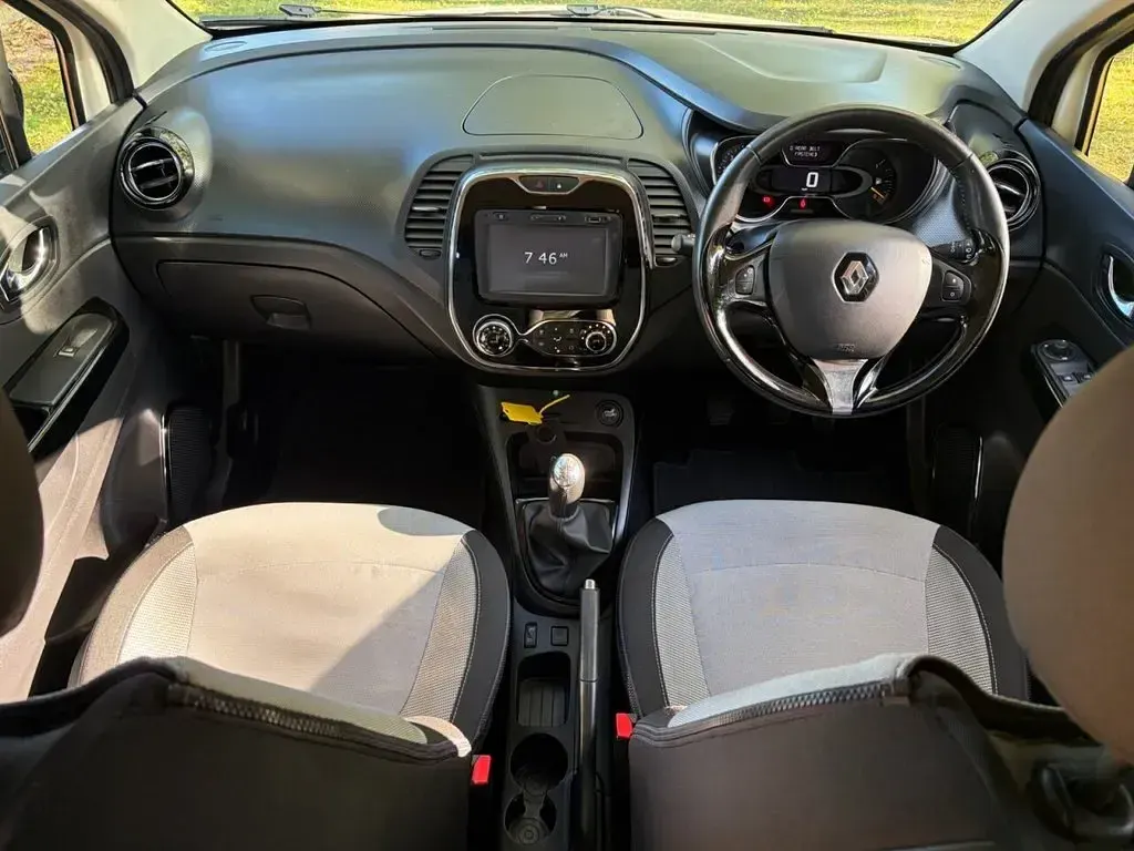 Used Renault Captur Dynamique 2014 Cream/black SUV