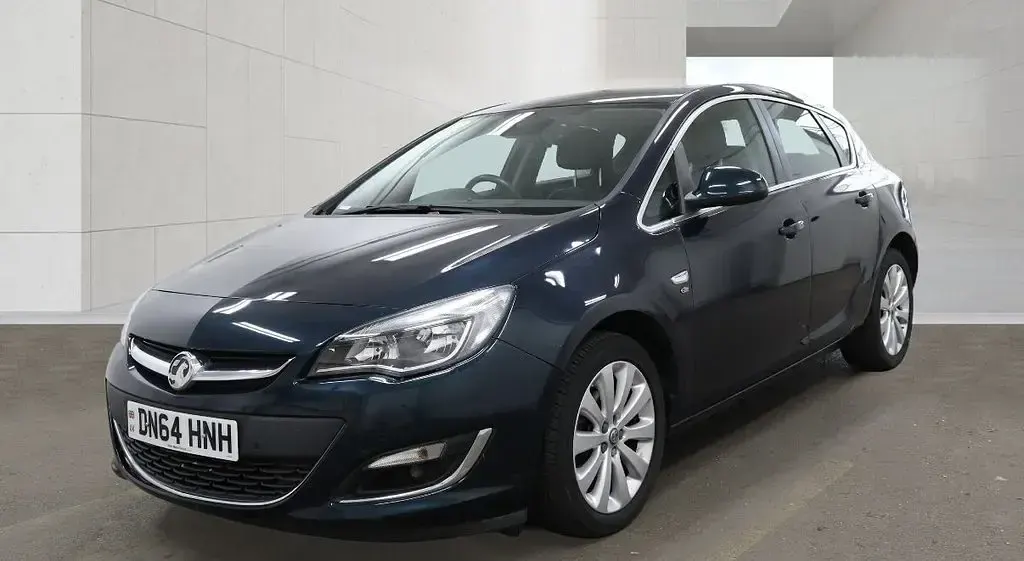 Used Vauxhall Astra Elite 115 HP (84 kW) 2015 Green Hatchback