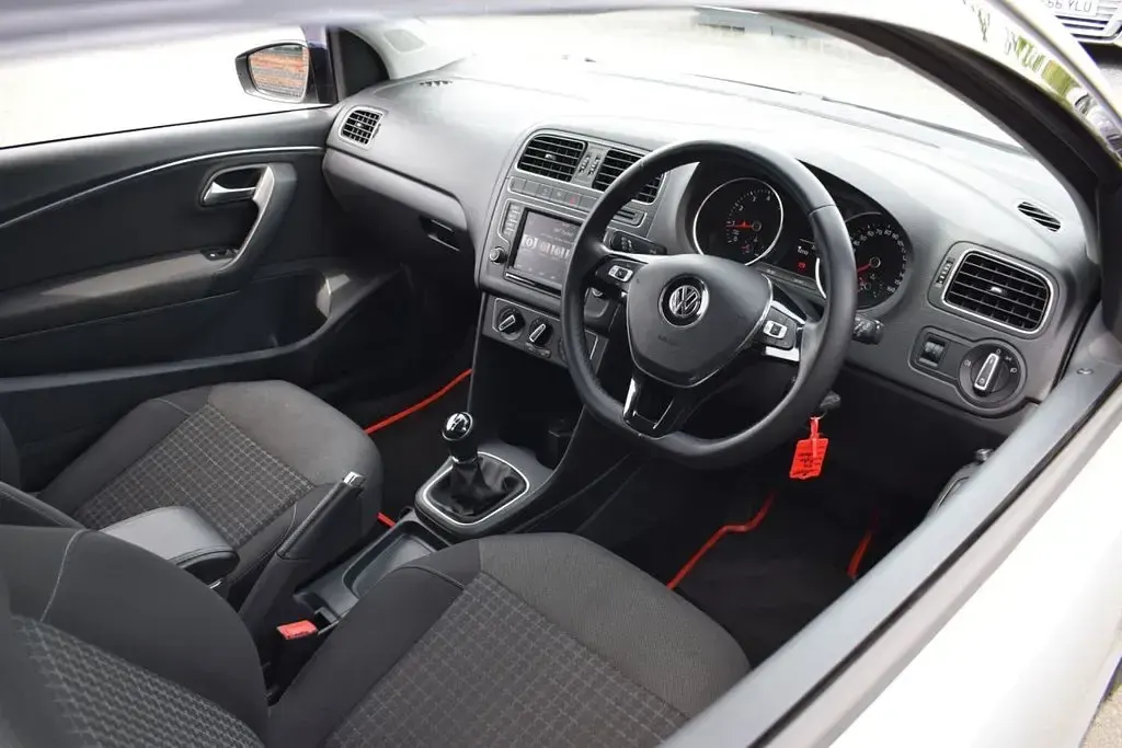 Used VW Polo SE 75 HP (55 kW) 2014 Silver Hatchback