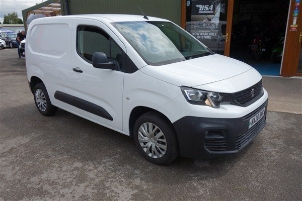 White Used 2020 Peugeot Partner MPV | £7,995 (Fair price) - Image 1/1