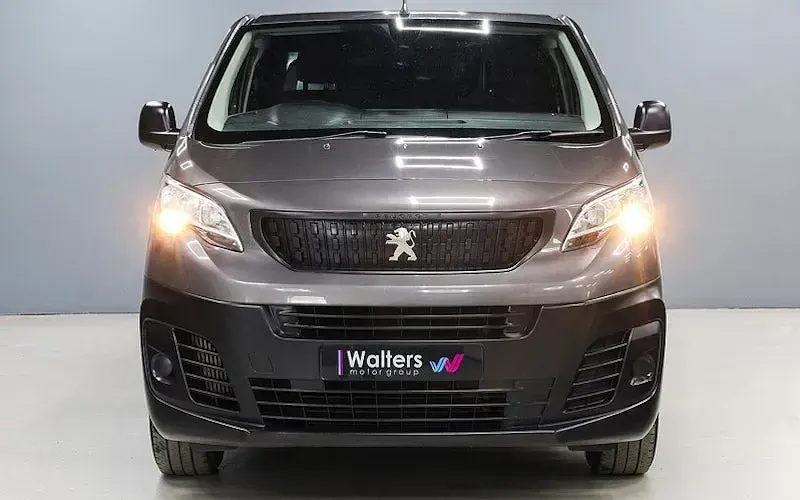 Used Peugeot Expert Premium 102 HP (75 kW) 2022 Van