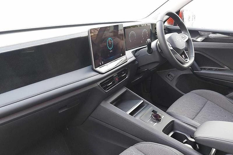 New VW Tiguan Match 150 HP (110 kW) 2025 Persimmon red SUV