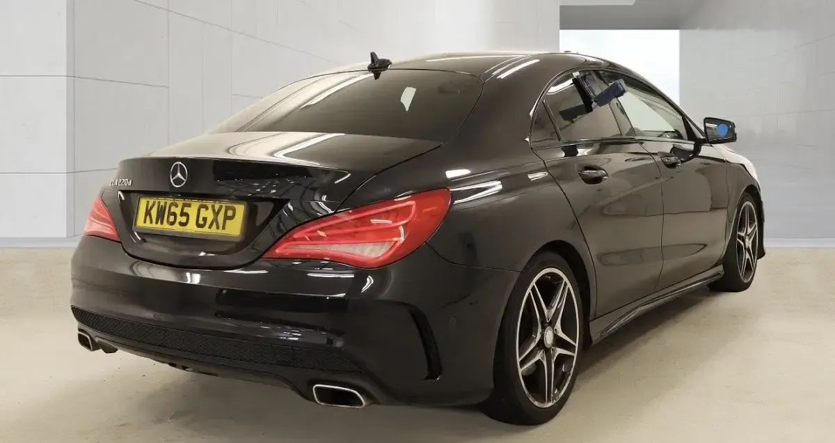 Usado Mercedes CLA220 AMG 177 CV (130 kW) 2016 Negro Berlina