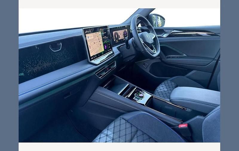 New VW Tiguan R-line 204 HP (150 kW) 2025 Red SUV