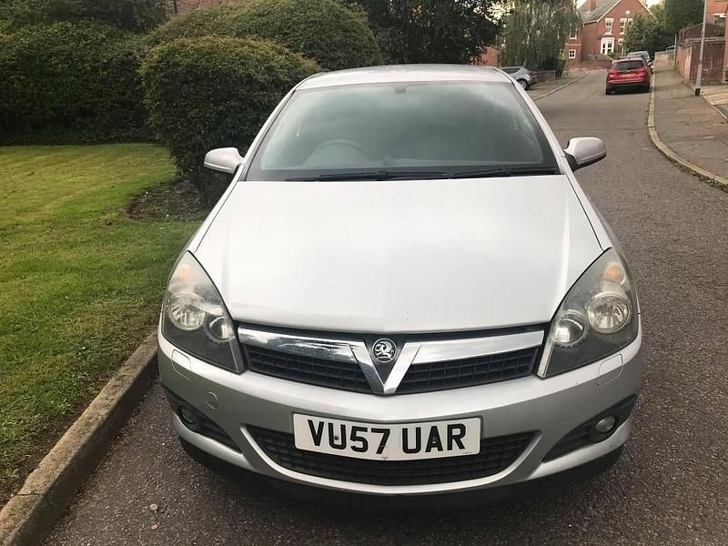 Second-hand Vauxhall Astra Sport 101 CP (74 kW) 2007 Argintiu Hatchback