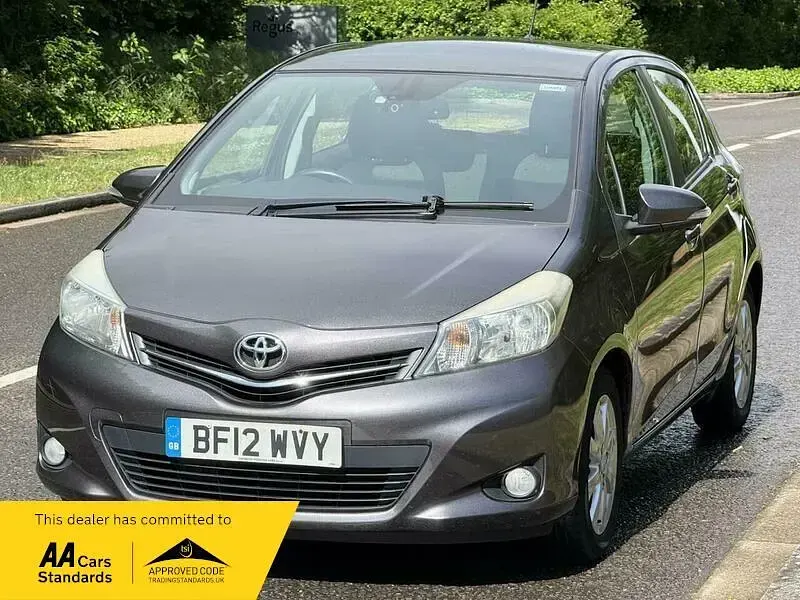 Used Toyota Yaris 99 HP (72 kW) 2012 Grey Hatchback